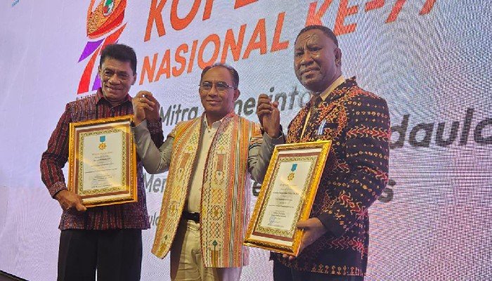 Raih Penghargaan Tokoh Penggerak Koperasi Utama Gm Obor Mas Harus