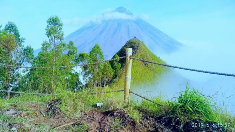 Berkunjung ke Puncak Watu Nariwowo di Desa Beja