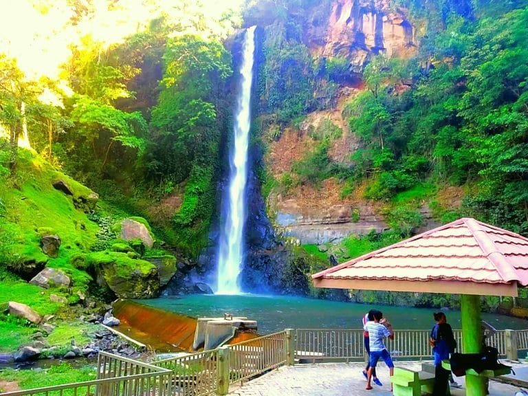Ingin Berwisata ke Ngada? Jangan Lupa Mampir di Air Terjun Ogi