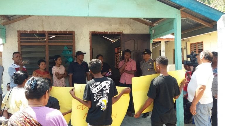 Diduga Korupsi Dana Desa, Warga Desak Kades Nele Urung Dicopot