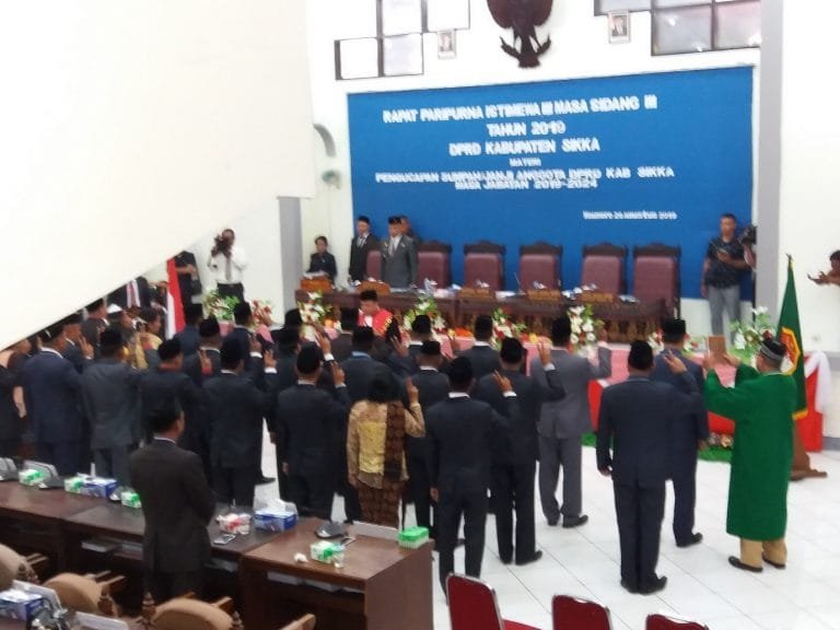 34 Anggota DPRD Sikka Dilantik, Rakyat: Jangan “Main Mata” dengan Pemerintah!