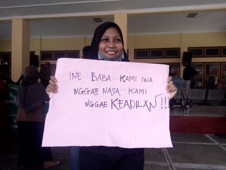 ‘Kami Iwa Nggae Nasa’ dan Meme-Meme Poster Menggelitik dalam Demo HMI di Ende