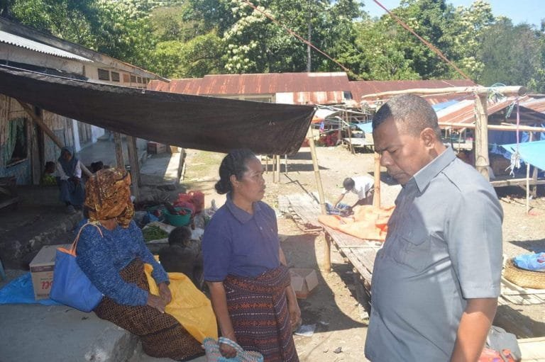 Pasar Wolowaru Semrawut, Pengelolaan Pasar tidak Tegas