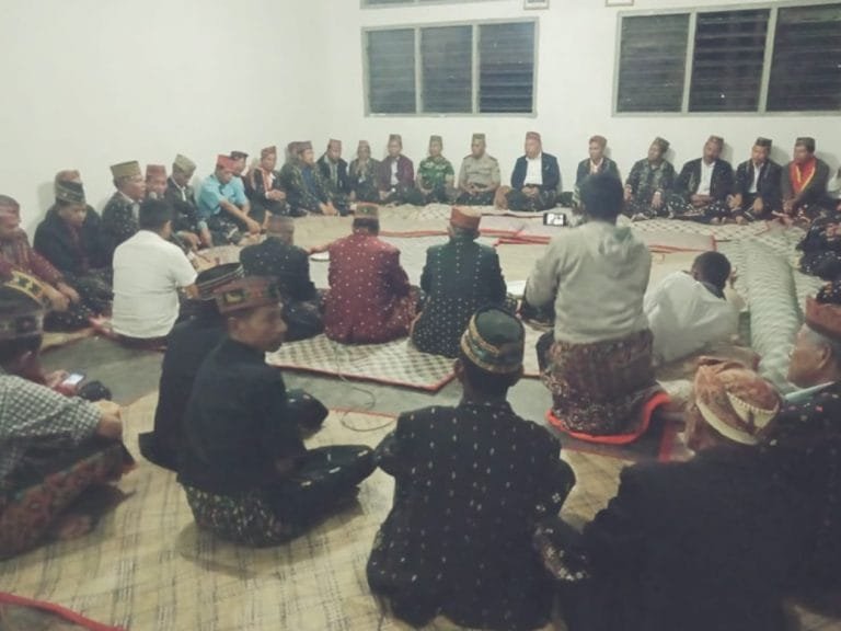 Ritual “Teing Hang”  Awali Prosesi Ubah Nama Dua Kecamatan di Matim