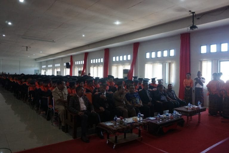 Unipa Maumere Wisudakan 397 Mahasiswa