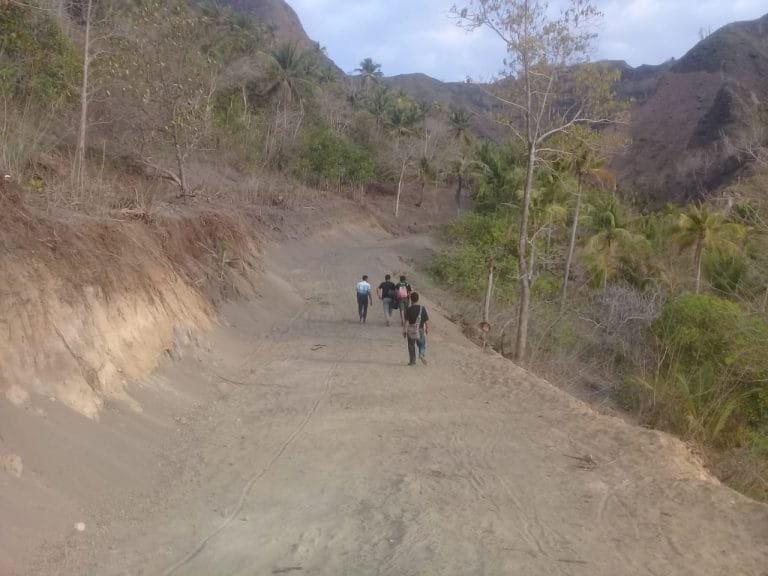 Waspada Longsor, Warga Minta Bangun TPT di Jalan Tengah Pulau Ende