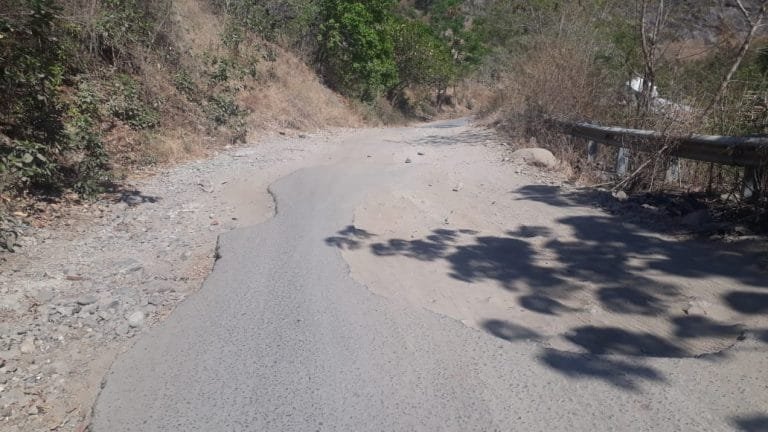 Jalan Menuju Kampung Wisata Rendu Tutubhada Rusak dan Telantar