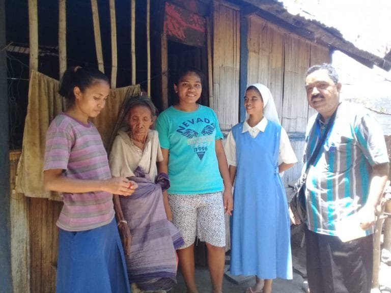 Getirnya Hidup Mama Sana, Penjaga Pekuburan Islam Wolomarang
