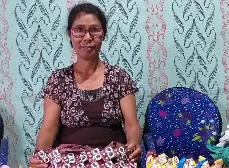 Belajar dari Kepala Sekolah di Manggarai Timur, Olah Sampah Plastik Jadi Tas Unik