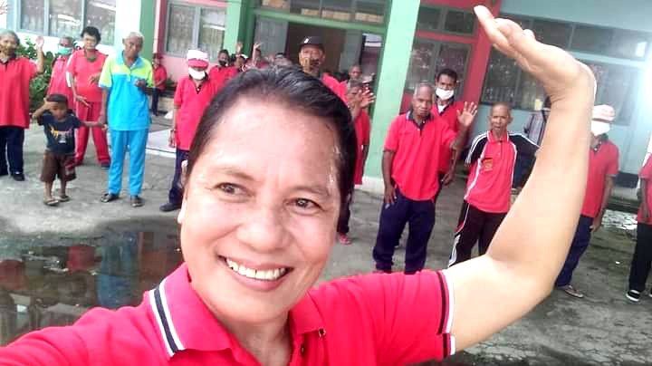 Kisah Tres, Hidup 27 Tahun Bersama Opa-oma di Panti Jompo Waipare