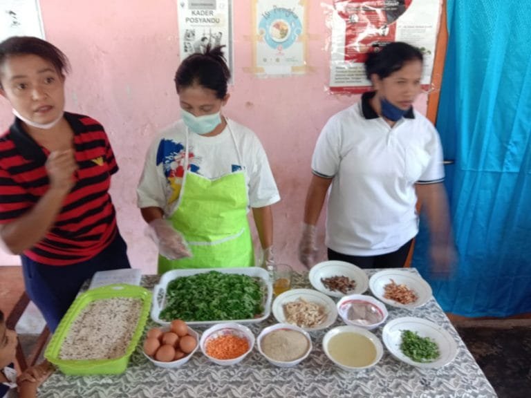 Kader Posyandu Desa Blepanawa Demo Masak Pangan Sehat Berbahan Baku Lokal