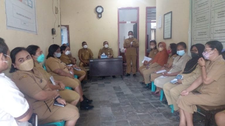 Sidak ke Kantor Dinsos Ende, Bupati Djafar: Kok di Sini Kembang Satu Pun Tidak Ada