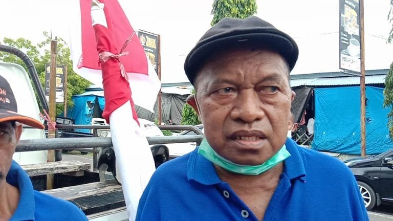 Forkom Pengguna Pasar Sikka Keluhkan Pendapatan Menurun akibat Pedagang Bayangan di Jalanan