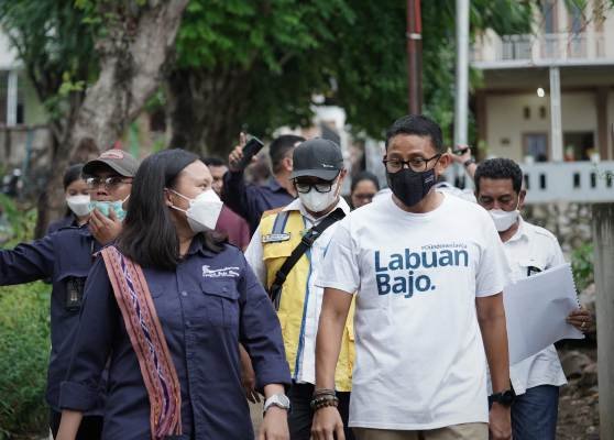 Berkunjung ke Labuan Bajo, Menparekraf Ajak UMKM Lokal Jadi Lokomotif Kolaboratif