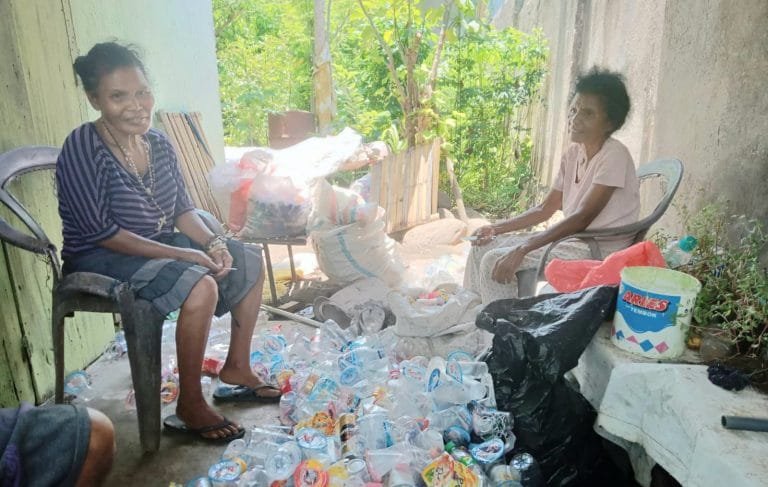 Kisah Pemulung Kakak-Beradik yang Tinggal di Gudang Bekas Kios Sejak 1997