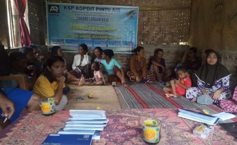 Kopdit Pintu Air Bantu 133 KK di Mabar Nikmati Listrik PLN