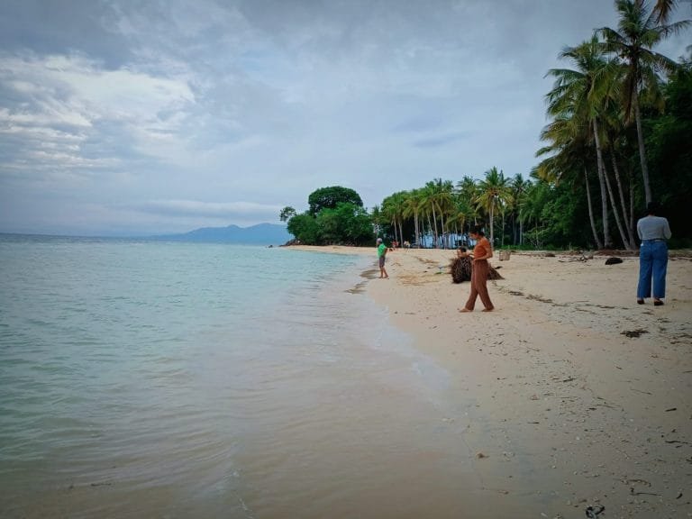 Keindahan Pantai Jengkalang-Reo, Bikin Wisatawan Berdecak Kagum