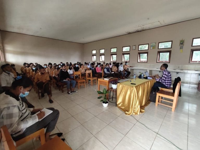 SMAN I Golewa Selatan Gelar Pelatihan Jurnalistik kepada Siswa