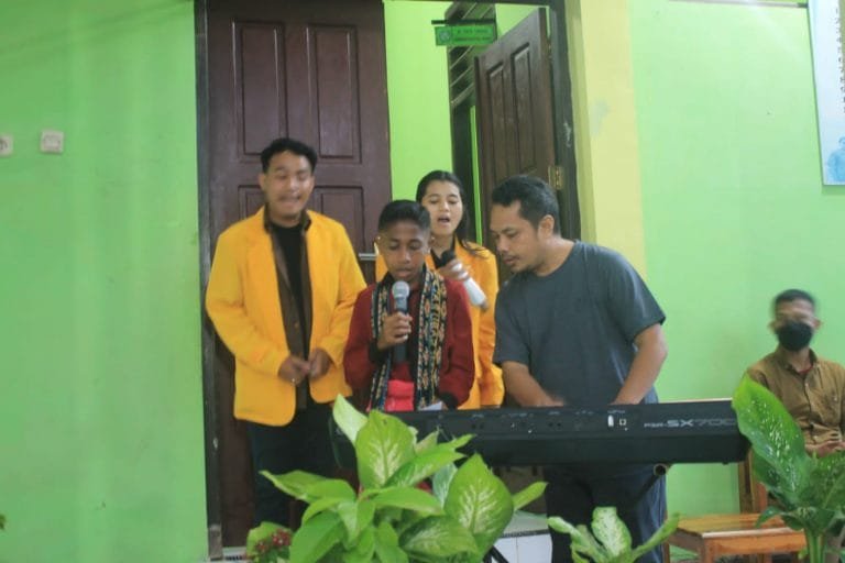 Peserta PKM Prodi PBSI Undana Angkat Nilai Budaya Lewat Musikalisasi Puisi