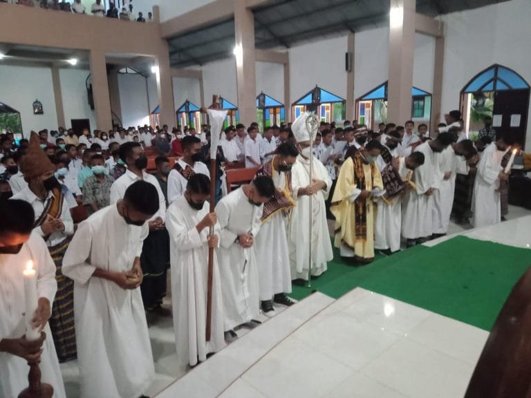 Uskup Ewaldus Ajak Pembina dan Seminaris Rawat Hidup dalam Kasih Gereja