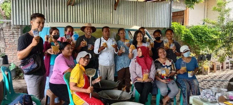 Dukung Program Pemerintah NTT, AKUSIKKA Gelar Latihan Pengolahan Abon Ikan