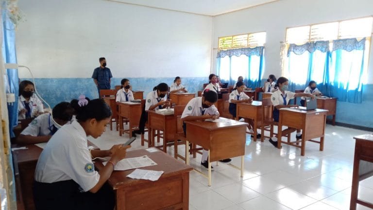 SMP Negeri Nuba Arat Terapkan Ujian Sekolah Berbasis Online