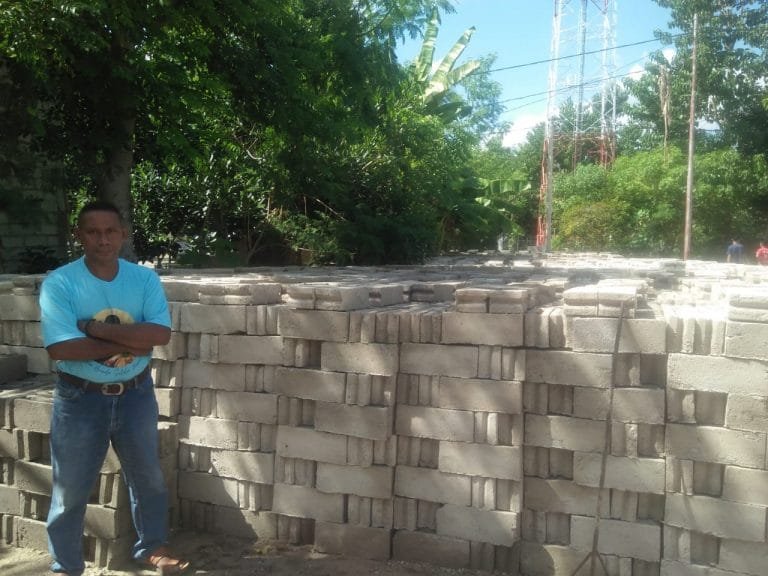 Kisah Anggota Pintu Air di Waingapu Sukses Kembangkan Usaha Batako