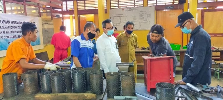 SMKN 2 Ende Produksi Kompor Pelet Sare Pawe Berbahan Bakar Pelet Biomassa