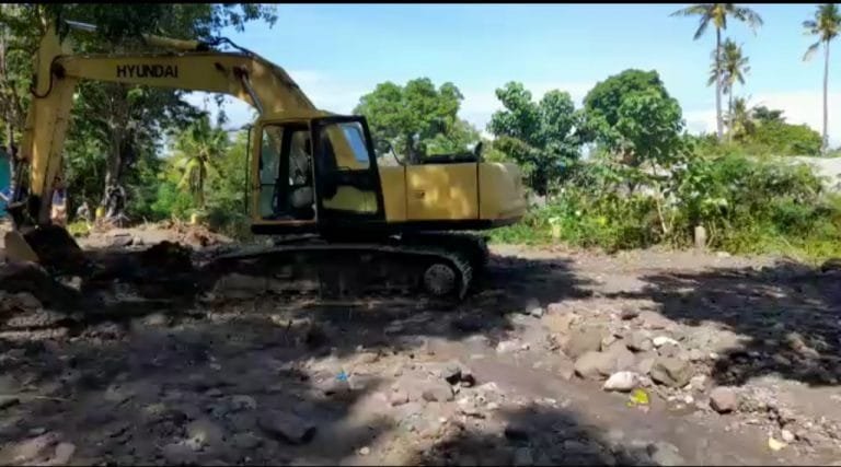 Pemda Nagekeo Bangun Jalan Darurat di Podenura