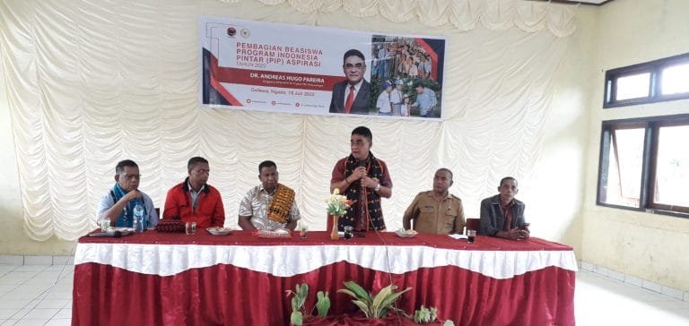 AHP Serahkan Beasiswa PIP Aspirasi kepada 2.902 Siswa di Ngada