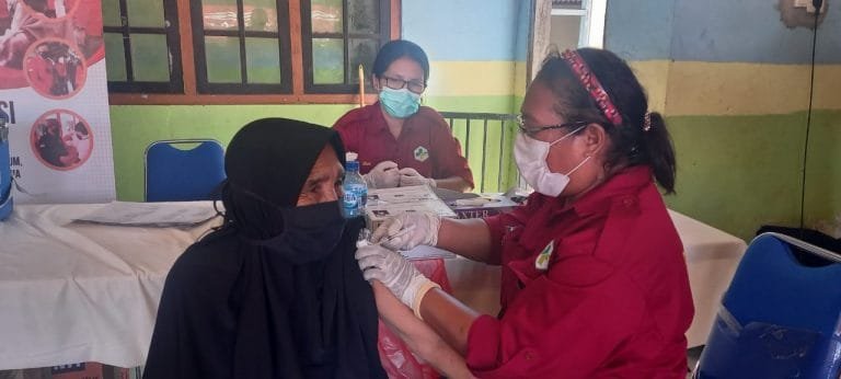 Rutan Maumere Gandeng BIN Lakukan Vaksinasi bagi Warga