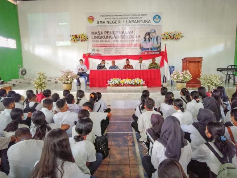 Smansa Larantuka Libatkan FKUB dan Polres Flotim dalam Pelaksanaan MPLS 