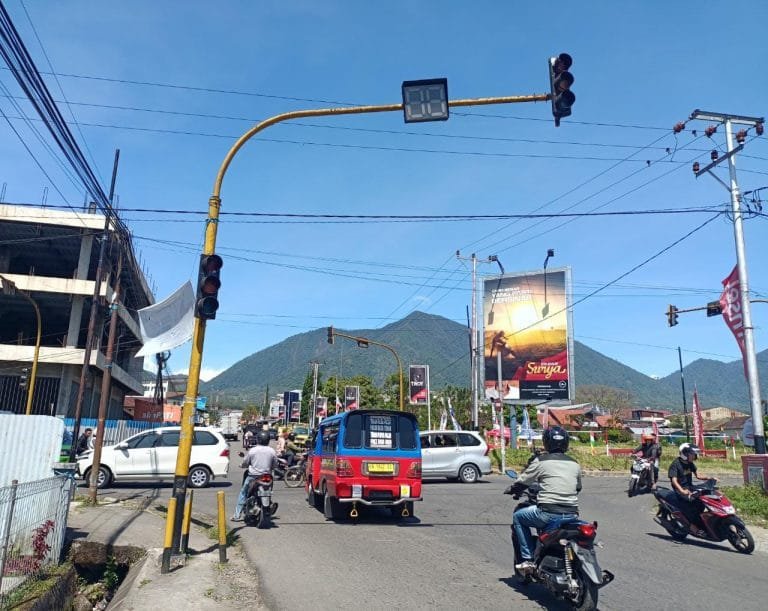 Kondisi APILL di Mbaumuku-Ruteng Rusak, Arus Lalu Lintas Amburadul