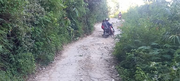 Jalan Rusak Parah, Warga Mahebora-Nita Kesulitan Jual Hasil Komoditi