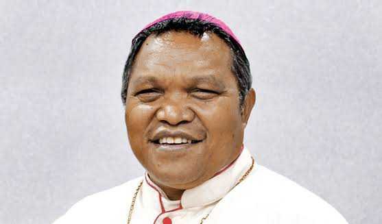 Mgr Hubertus Leteng Tutup Usia