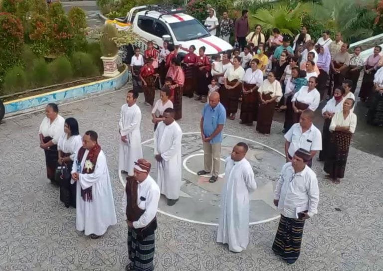Jadi Pastor Pertama asal Onekore-Ende, RD Iko Diterima Penuh Sukacita