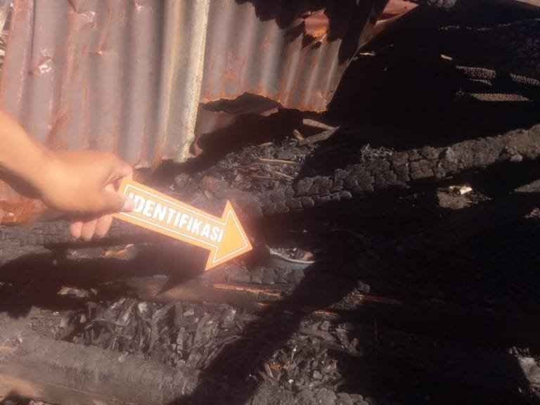 Diduga Korslet, Dua Rumah di Ngada Ludes Terbakar