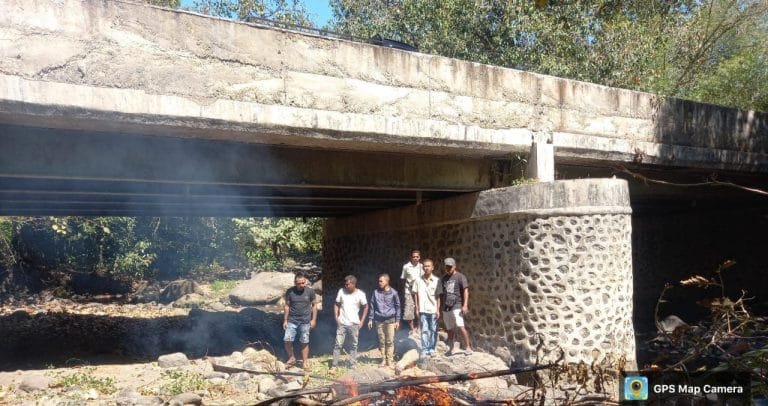 PT MSJ Nagekeo Beri Sanksi Kepada Pelaku Usaha yang Membuang Bangkai Ayam di Sungai