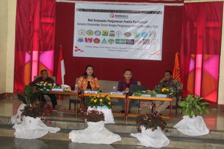 Awasi Pemilu 2024, Bawaslu Manggarai Teken MoU dengan Sejumlah Stakeholder
