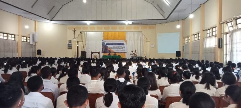 739 Mahasiswa Baru FKIP Unika Ruteng Jalani PKKMB