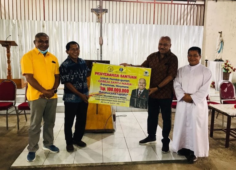Melchias Mekeng Bantu Renovasi Gereja St. Maria Perumnas Maumere
