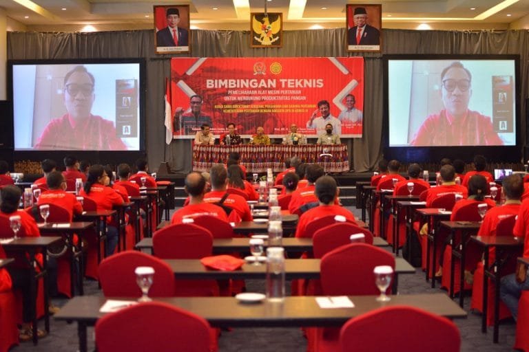 Gandeng Kementan, Ansy Lema Beri Edukasi Pemeliharaan Alsintan untuk Petani di NTT