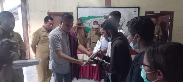Terima Beasiswa Berprestasi, Mahasiswa Ingin Berkontribusi untuk Kabupaten Sikka