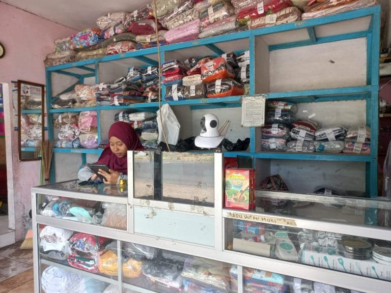 Sentil Usaha Laundry Nazif di Kota Uneng Maumere