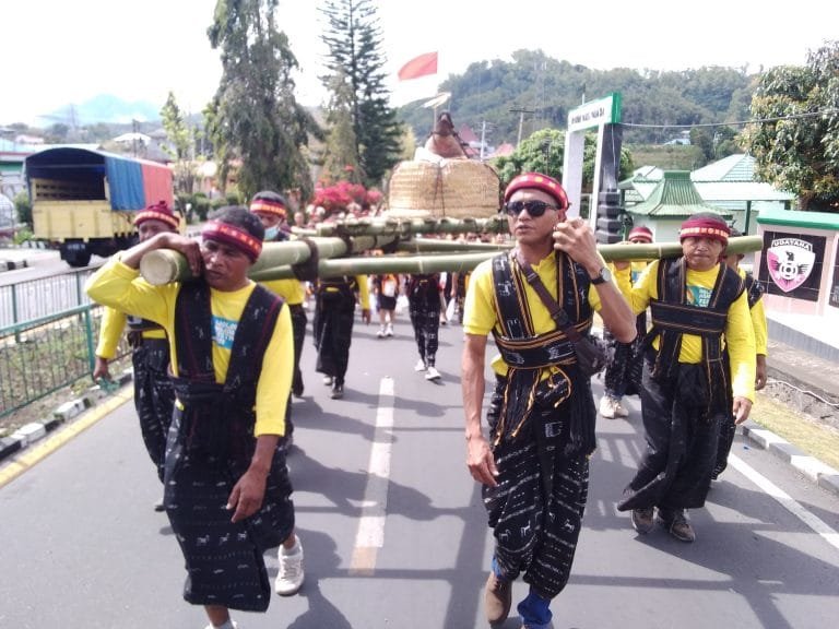 Kepala Babi Diusung Saat Karnaval WNF, Ternyata Ini Makna