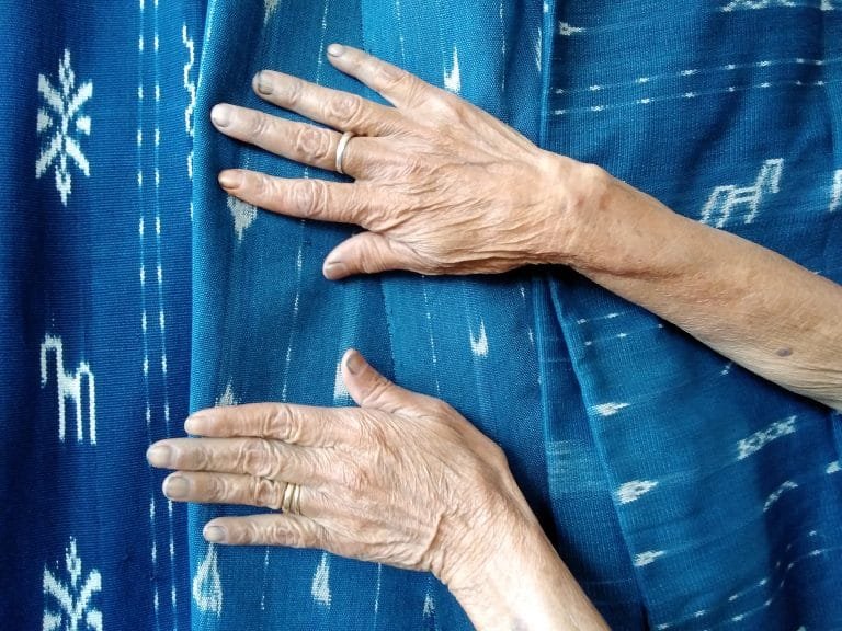 Cerita Nenek di Ngada, Pernah Ikut Pelatihan Menenun di Thailand hingga Karyanya Dipakai Jokowi