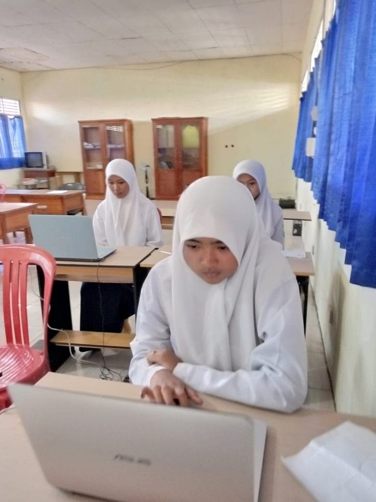Siswi MTs Nur Muhammad Pemana-Sikka Raih Juara 2 Lomba KSM NTT