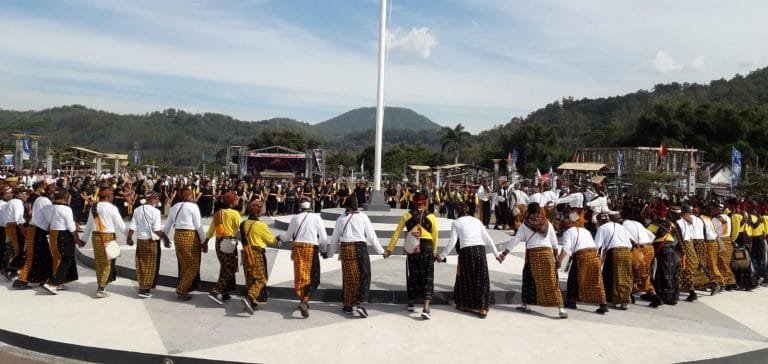 Tiga Etnis di Ngada Warnai Karnaval Pembukaan Festival Wolobobo