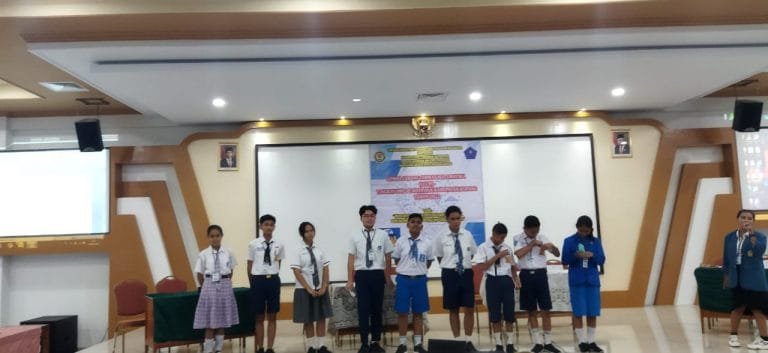 SMPK Adi Sucipto Juara Lomba Cerdas Cermat Matematika FKIP Unwira