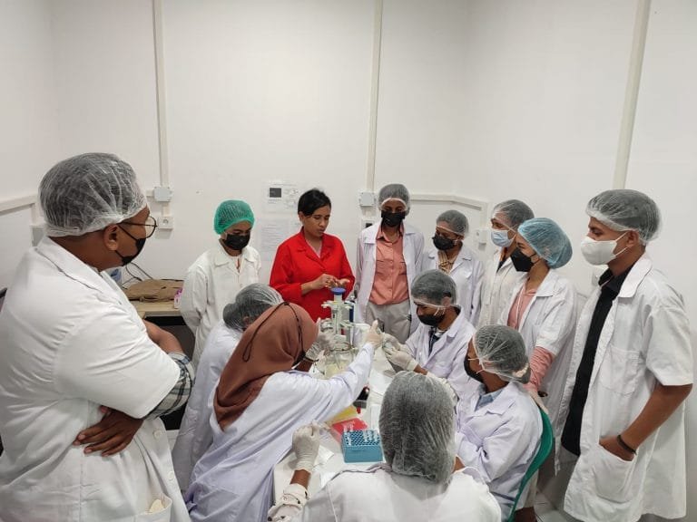 Lab Biokesmas NTT Perkenalkan Laboratorium Biomolekuler kepada Mahasiswa Undana